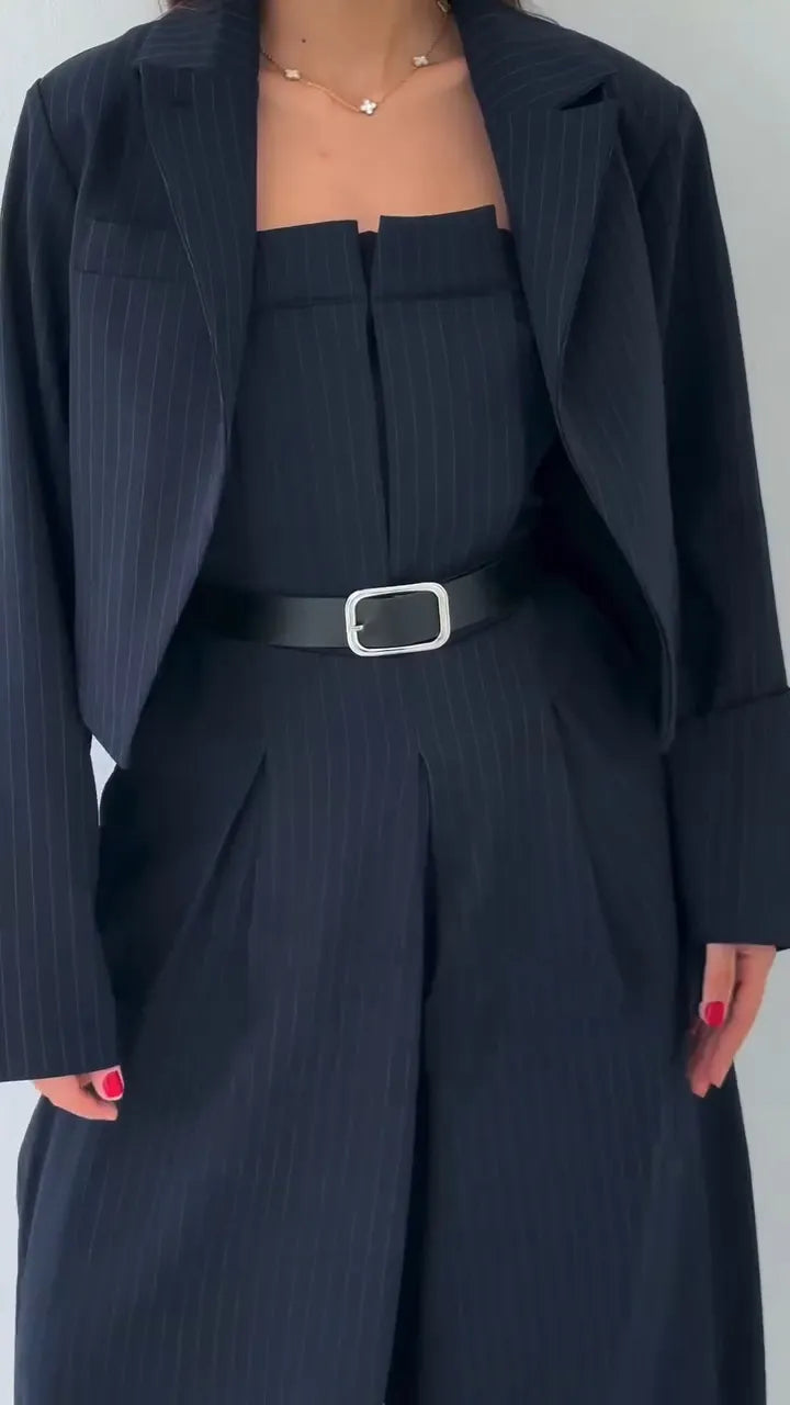 Mono sin tirantes y chaqueta