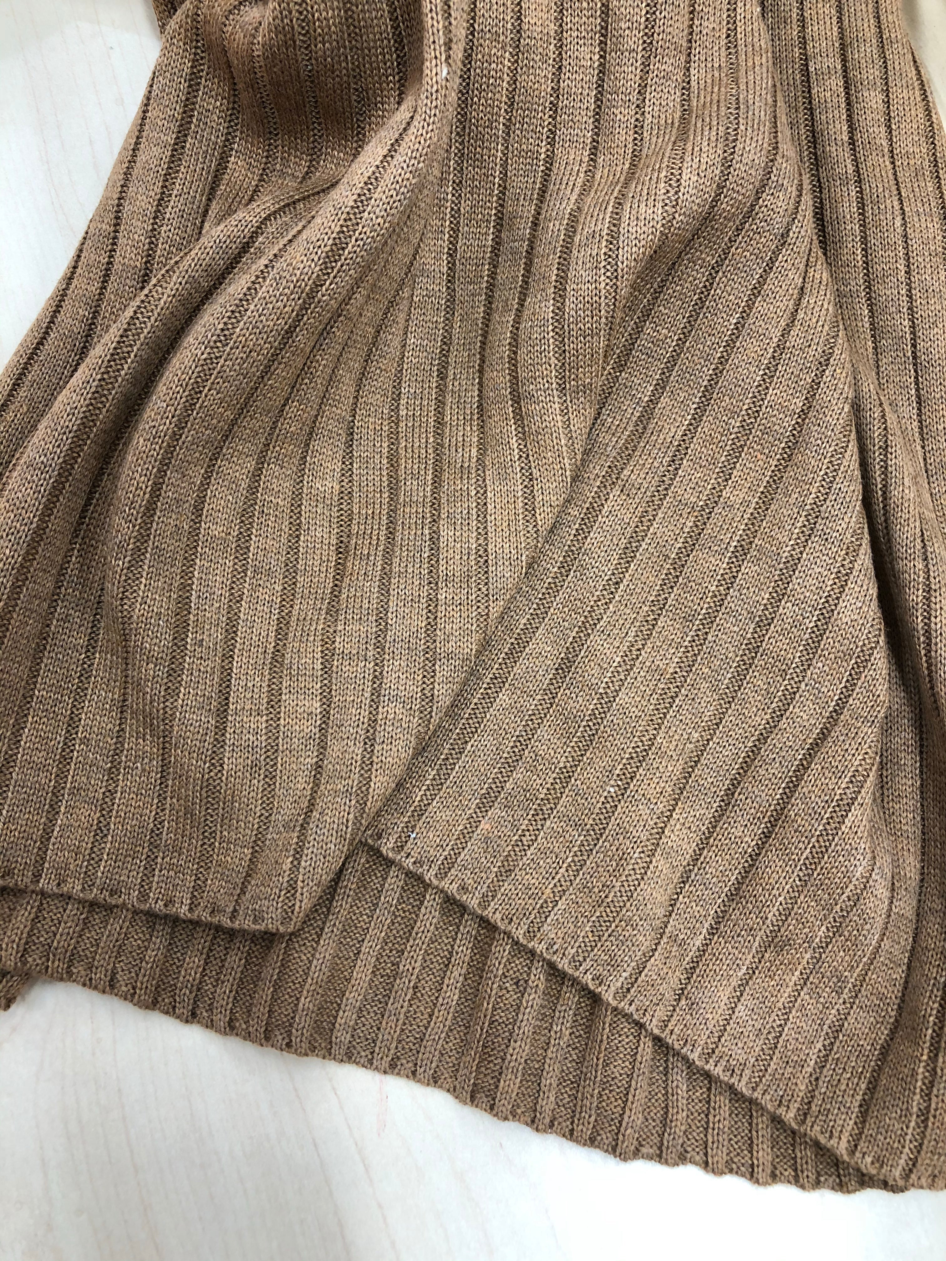 Conjunto de Chaleco y Falda de Punto