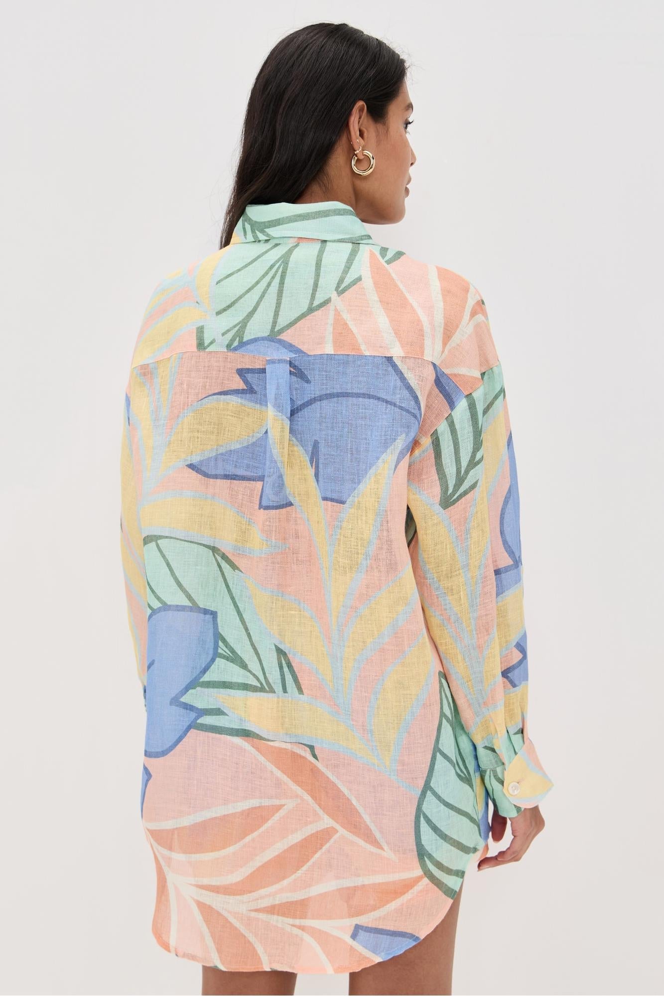 Conjunto corto con estampado de hojas tropicales para novio de Playa