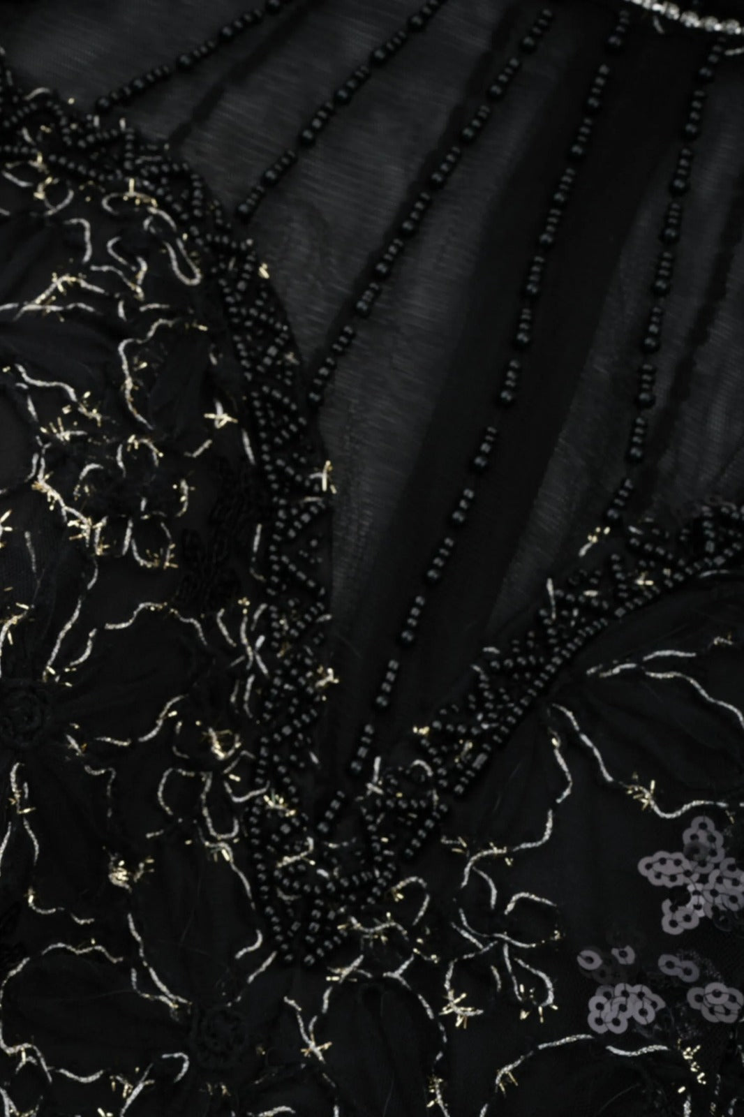 Vestido Largo de Bordes Dorados