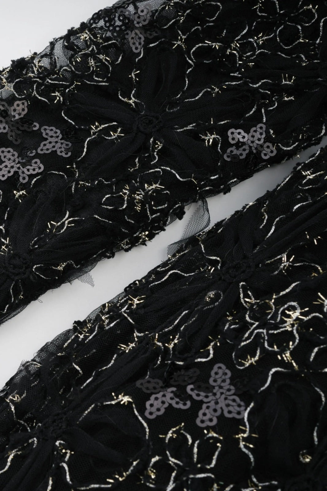 Vestido Largo de Bordes Dorados