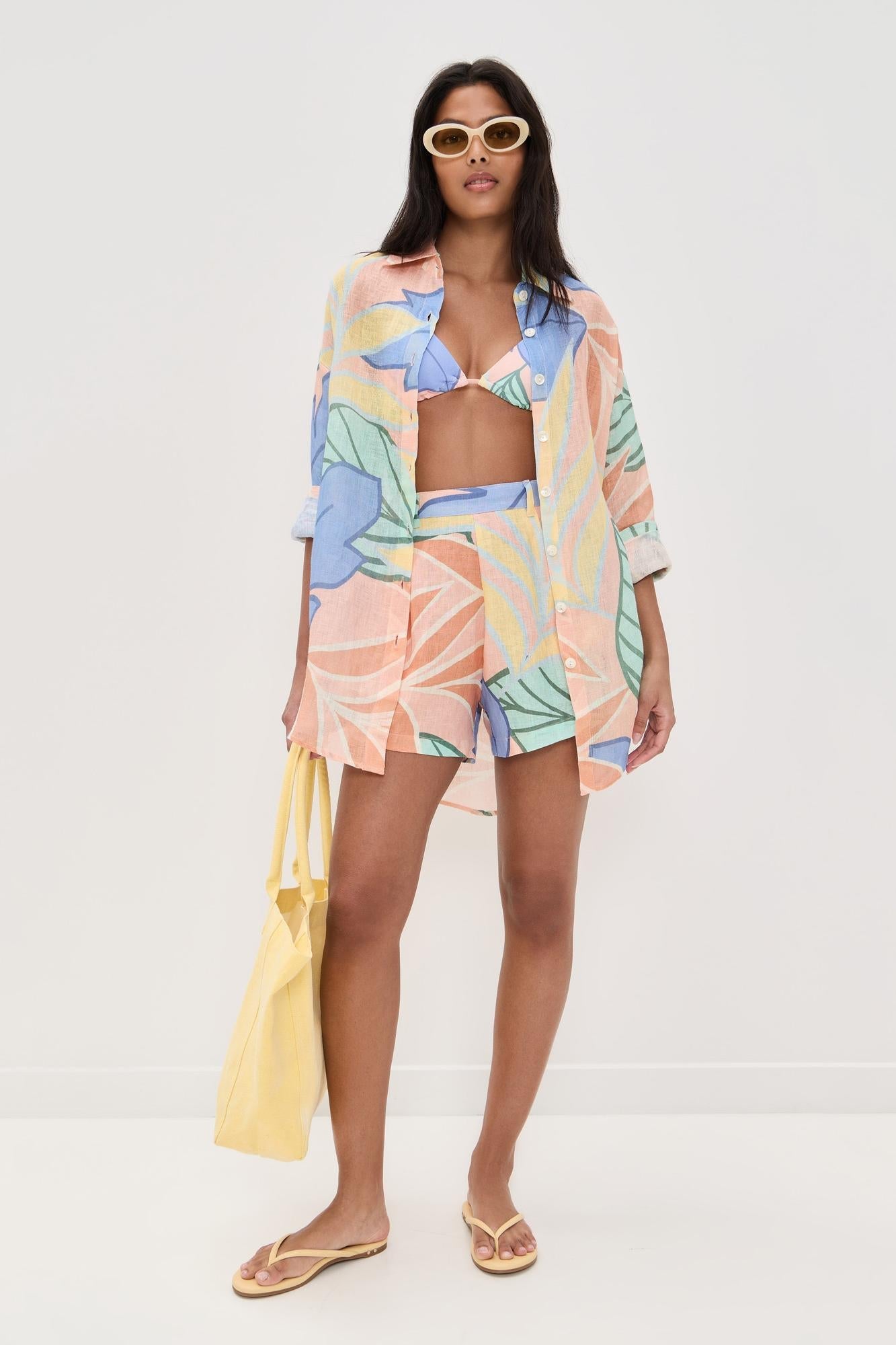 Conjunto corto con estampado de hojas tropicales para novio de Playa