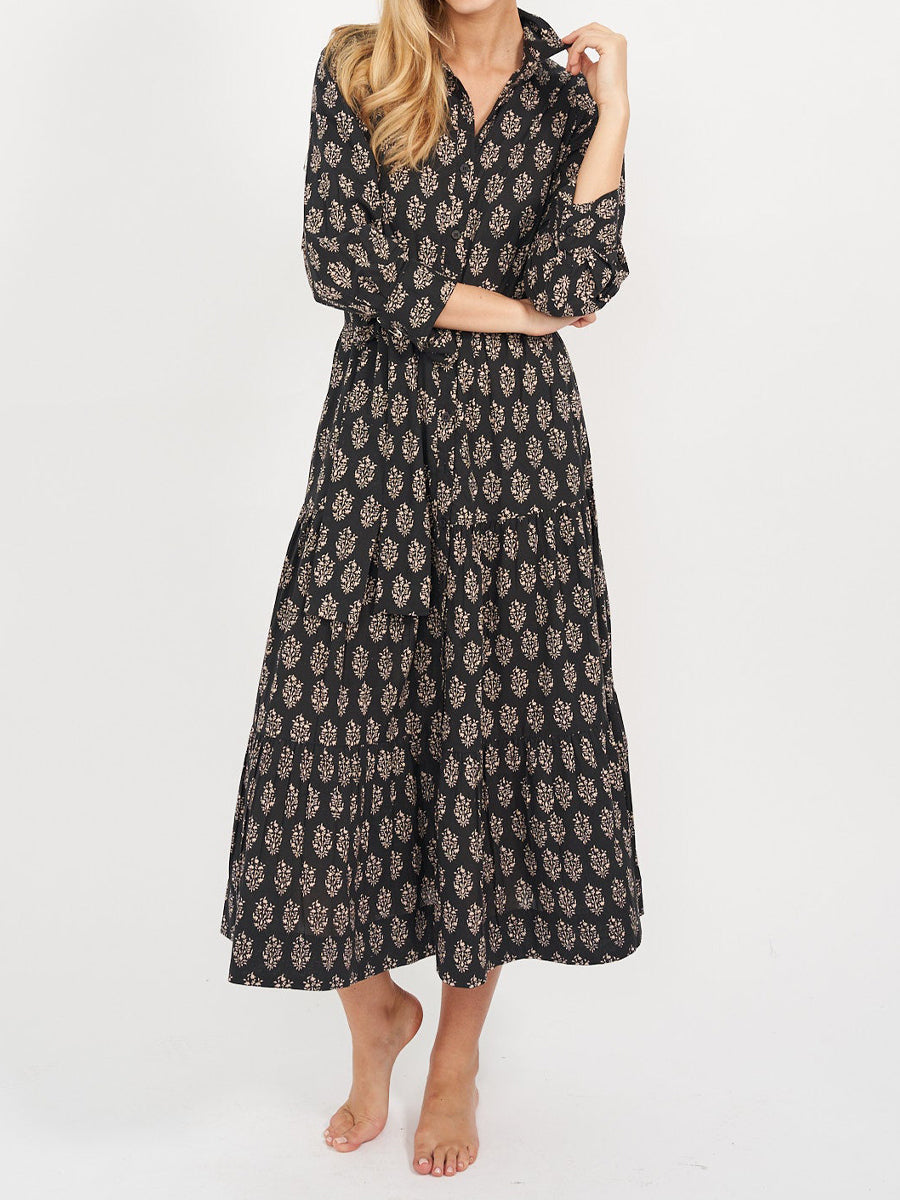 Vestido estampado con cuello en V y botones