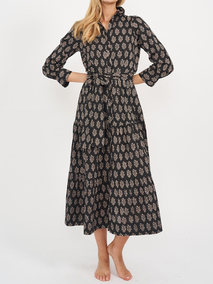 Vestido estampado con cuello en V y botones