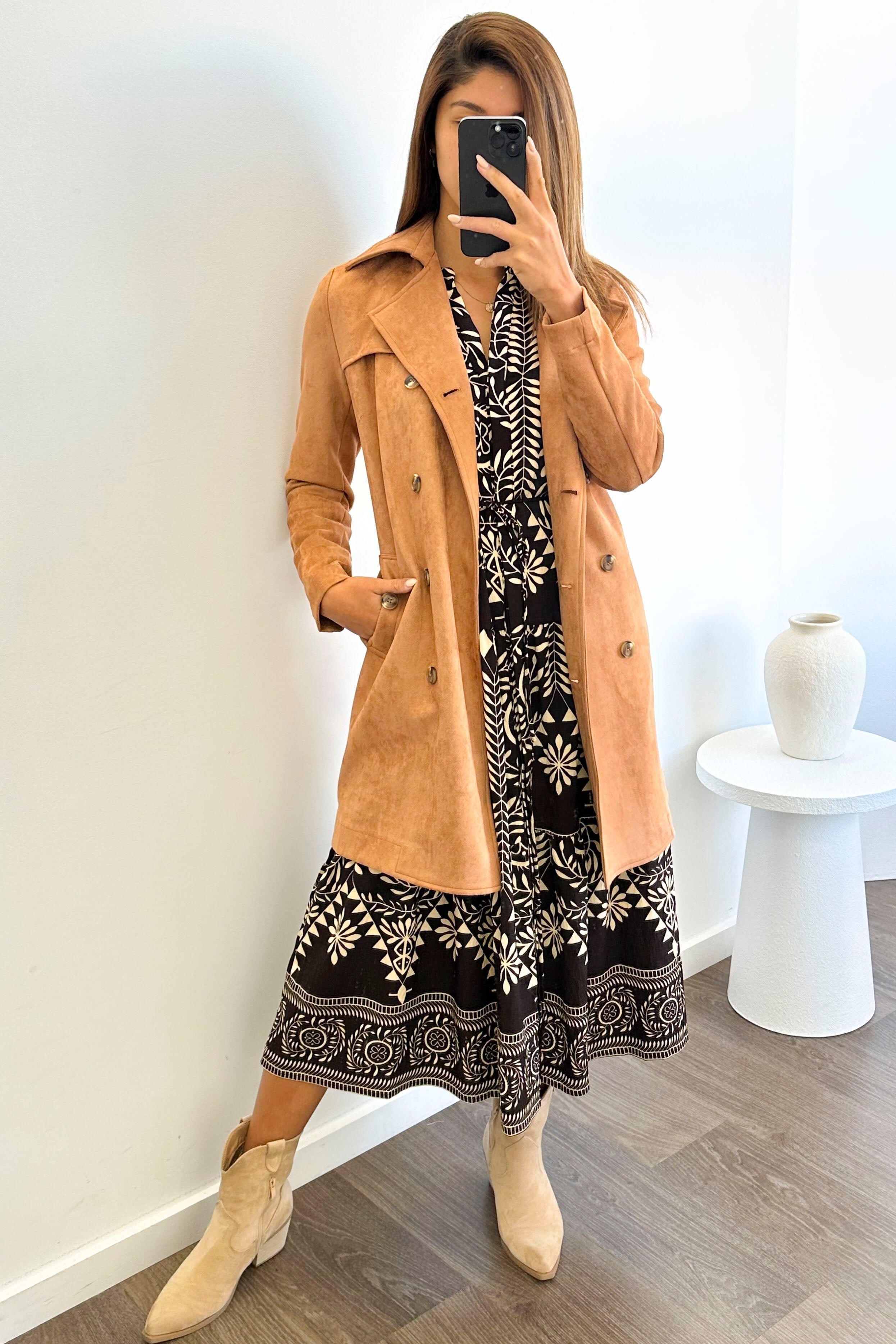 Chocolate Beige Border: kym